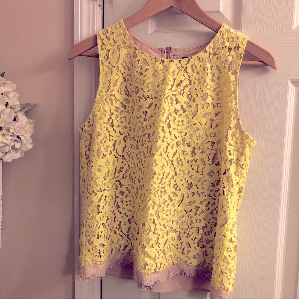 Ann Taylor SZ 8 sleeveless lace top. Yellow  w/ back zipper